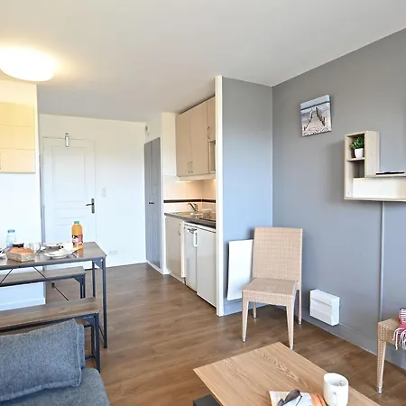 Apartment Apartment Le Village - C7 351 By Interhome